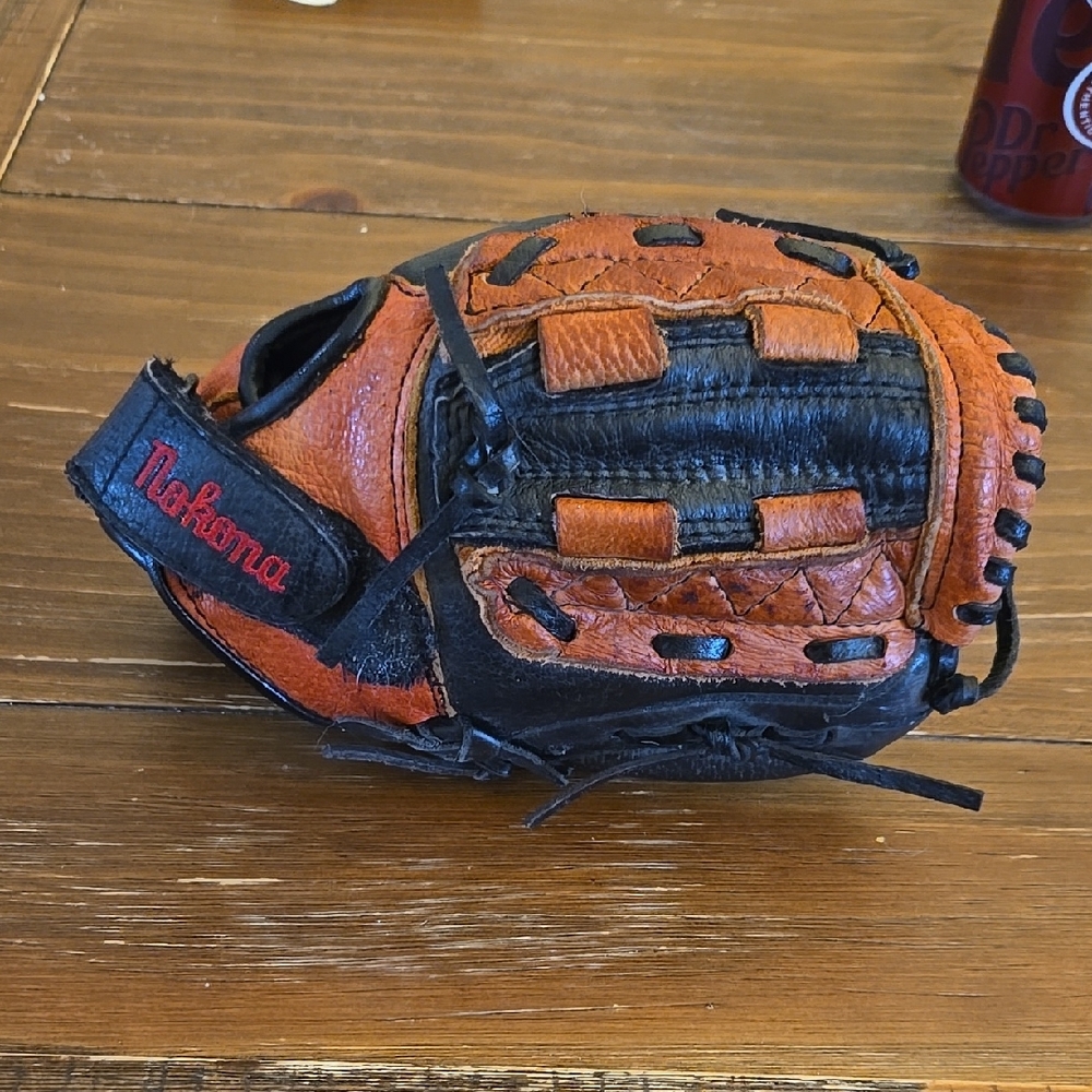 Nokona Black and Brown Baseball Glove